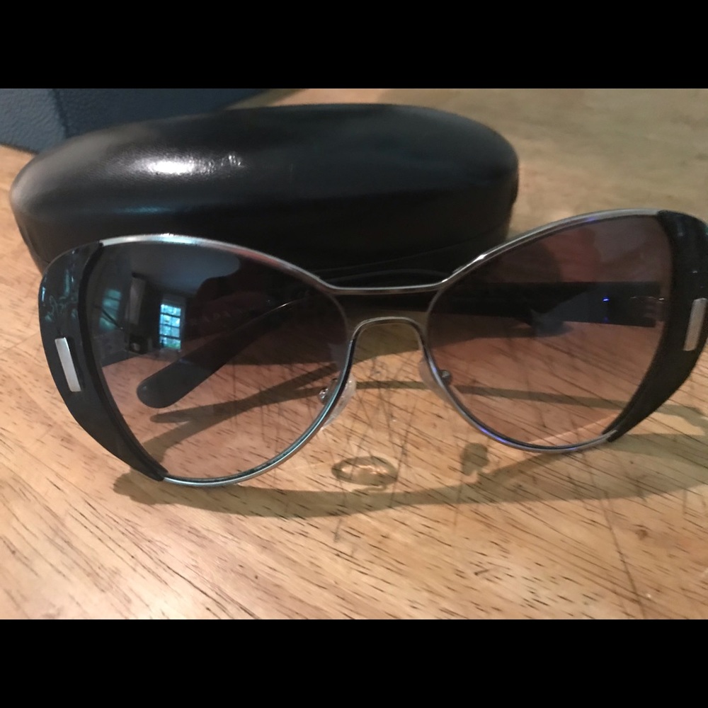 Prada sunglasses - Picture 3 of 4